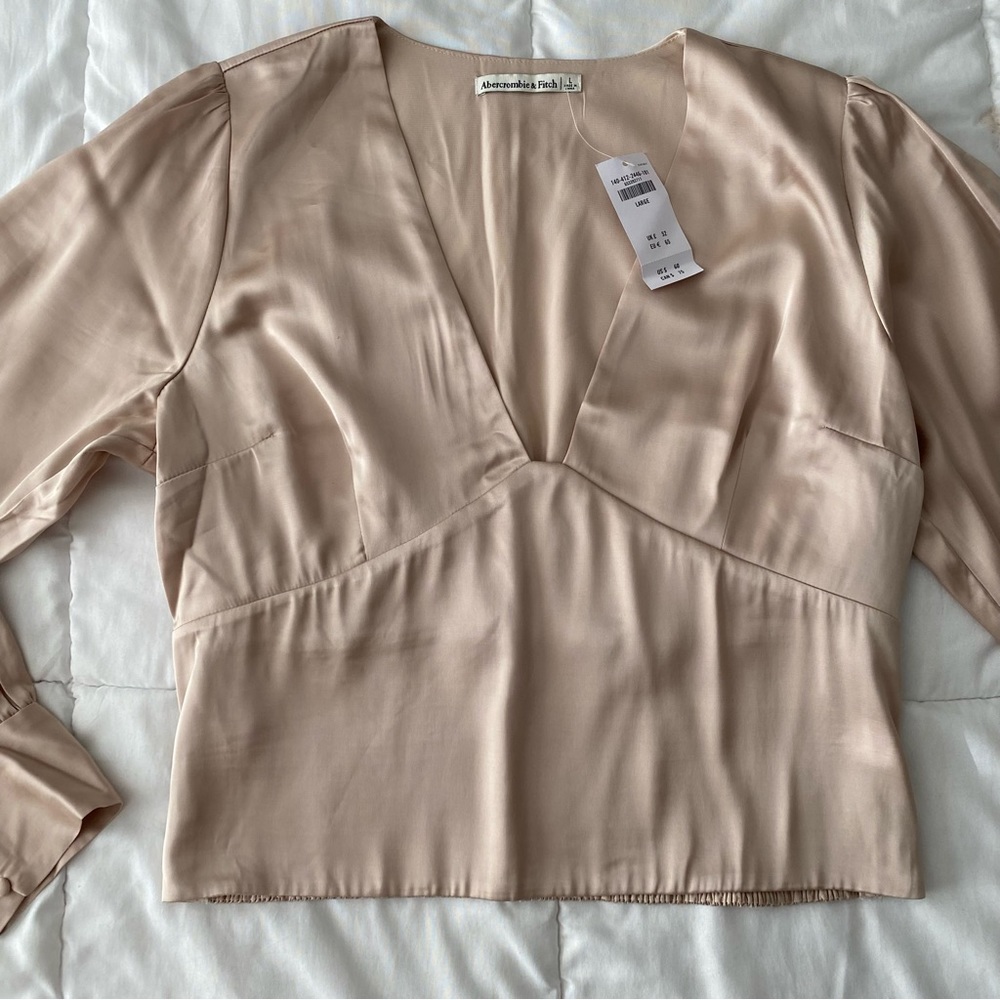 Abercrombie & Fitch Champagne Long-Sleeve Satin Puff Sleeve Top - Picture 3 of 5